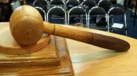 В Иркутске суд отстранил замминистра по делу об отравлении "Боярышником" В Иркутске суд отстранил замминистра по делу об отравлении "Боярышником"